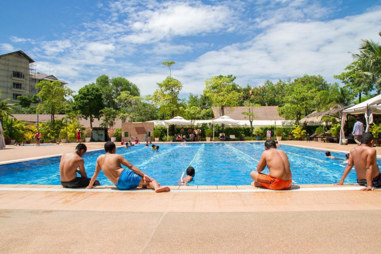 Отель Cambodian Country Club Пномпень Экстерьер фото